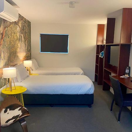 Grand Hotel And Studios Wyong Luaran gambar